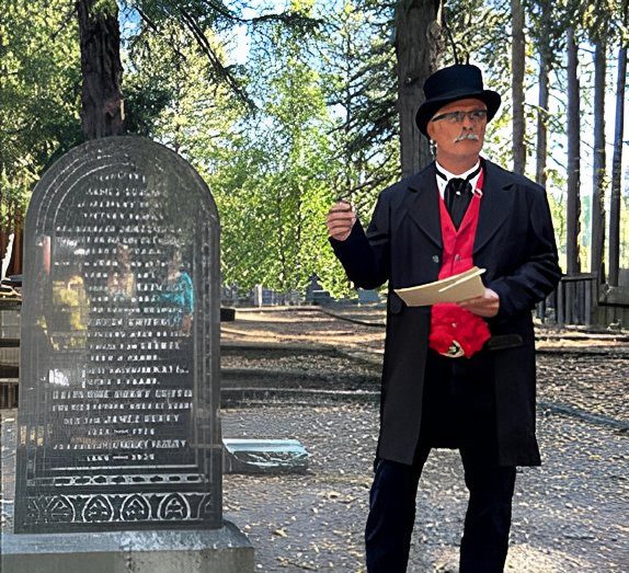 Annual Redwood Memorial Gardens Cemetery Tour